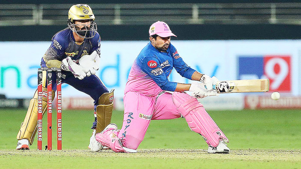 তাঁকে যদি নিলামে পাওয়া যায় তবে কেকেআর দারুণ উপকৃত হবে। তিনি যেমন ডেথ ওভারে দ্রুত রান তুলতে পারেন, তেমনই দরকারে উইকেট তুলে নিতে পারেন। এ বারের টুর্নামেন্টে ১৭টি ছক্কা এসেছে তাঁর ব্যাট থেকে, গড় ৪২.৫। এমন একজনকেই মিডল অর্ডারে প্রয়োজন কেকেআরের।