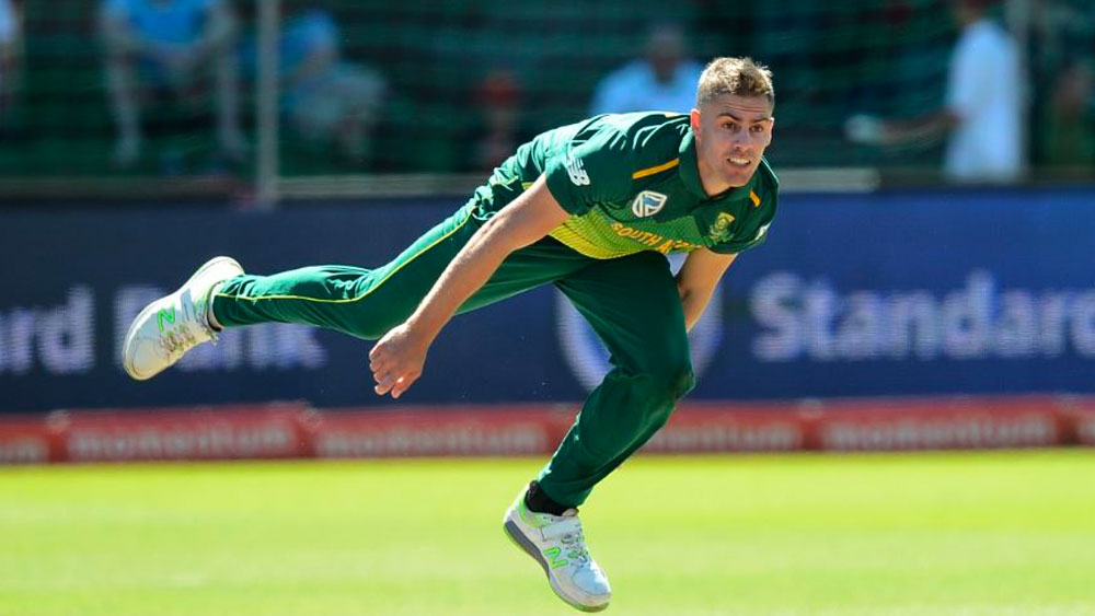 আনরিখ নোখিয়াই: দক্ষিণ আফ্রিকার এই পেসার এ বার দুরন্ত ফর্মে ছিলেন দিল্লির হয়ে। ১৬ ম্যাচে নিয়েছেন ২২ উইকেট। তাঁর মতো কার্যকরী পেসারকে নিতেই চাইবে কেকেআর।