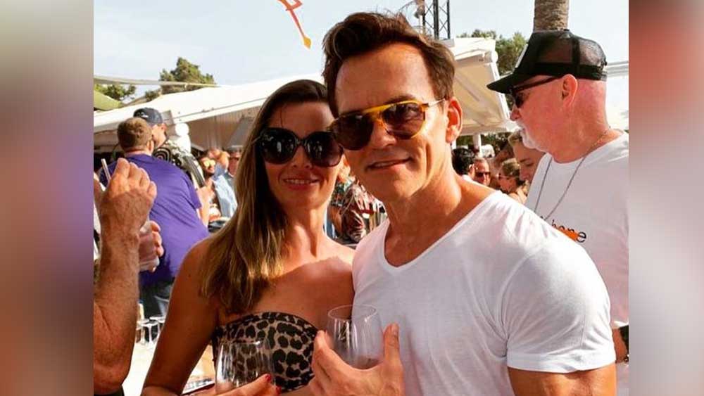 ম্যাথু জানিয়েছেন, গত ১০ বছরে ৪৩০ জন কর্মীকে তাঁর সংস্থার শেয়ার উপহার হিসেবে দিয়েছেন। আজ তাঁরা সকলেই কোটিপতি।