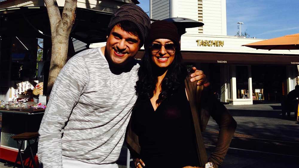 কাশ্মীরার দাবি, প্রথম বিয়েতে ডিভোর্সের জন্য তাঁকে নিজের বাড়ি এবং গাড়ি ছেড়ে দিতে হয়েছিল। কিন্তু প্রেমের কাছে সে সব তাঁর গুরুত্বপূর্ণ মনে হয়নি। ভবিষ্যতেও নিজের প্রেম এবং সম্পর্কের কাছে দায়বদ্ধ থাকতে চান তিনি।