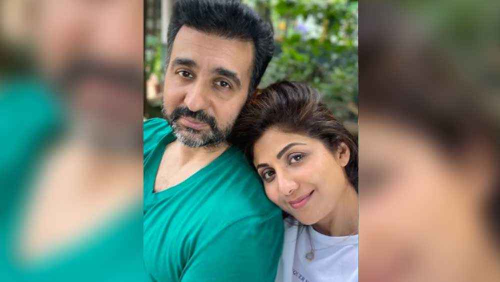 ভাল খাবার খেয়ে বন্ধুদের সঙ্গে হইহুল্লোড় করলেন নিজের রেস্তোরাঁয়, জানিয়েছেন শিল্পা।