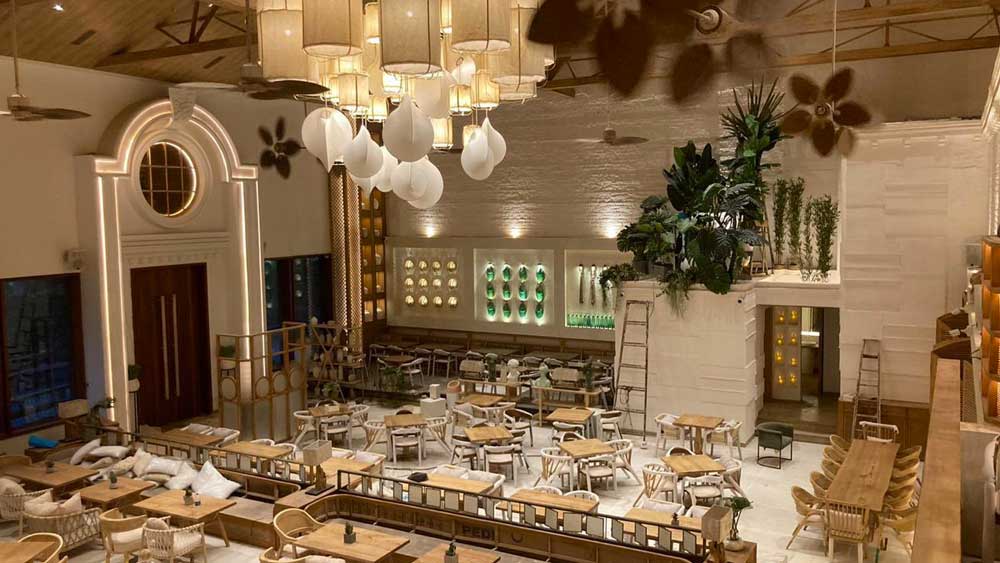 ‘ব্যাস্টিয়ান’-এর খাবার এবং আপ্যায়নের প্রশংসায় পঞ্চমুখ তারকা দম্পতি রীতেশ দেশমুখ এবং জেনেলিয়া ডি’ সুজা।