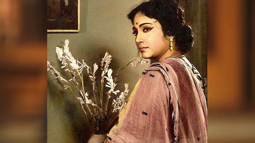 একটি সাক্ষাৎকারে তাঁকে প্রশ্ন করা হয়েছিল, তিনি অন্যান্য বাঙালি মডেল, বিপাশা বসু, কোয়েনা মিত্র বা সেলিনা জেটলির মতো হতে চান কিনা। তিনি প্রশ্নটিকে সুন্দর করে এড়িয়ে গিয়ে জানিয়েছিলেন, তিনি গীতা দত্ত, দেবীকা রানি ও কানন দেবীর মতো পারফর্মার হতে চান।