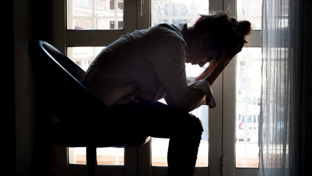 মায়ের মৃত্যুর পর থেকে একাই থাকতেন আর্যা। কোভিড অতিমারির সময় থেকে যোধপুর পার্কের ফ্ল্যাটে ছিলেন। তাঁর একটি পোষা কুকুর রয়েছে। কেবল তাঁর সঙ্গেই সময় কাটাতেন আর্যা। বেশ কিছু দিন ধরে অনলাইনে খাবার অর্ডার করতেন তিনি।