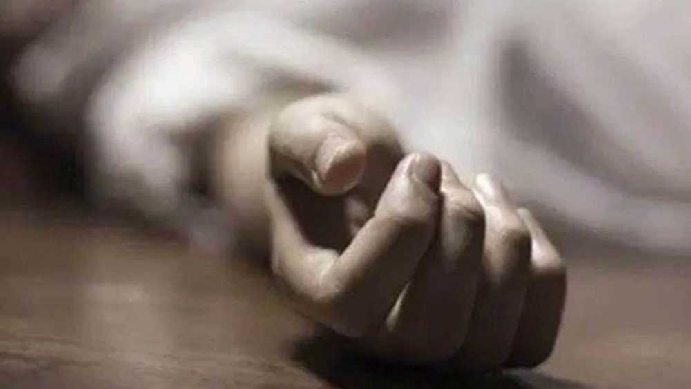 পুলিশ জানিয়েছে, ২৪ ঘণ্টার মধ্যে তিনি বাইরে থেকে কোনও খাবার অর্ডার করেছিলেন কি না বা তিনি কাকে কাকে ফোন করেছিলেন, সব তথ্য জোগাড় করা হবে। গোটা শহর এখন সেই সব উত্তরের জন্যই অপেক্ষা করছে।