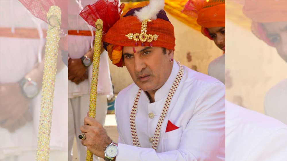 এই ছবির মাধ্যমে আদিত্য চোপড়া পরিচালক হিসাবে আত্মপ্রকাশ করেছিলেন বলিউডে। একই সঙ্গে পরমীতেরও বড় পর্দায় হাতেখড়ি হয় ডিডিএলজে-র সঙ্গেই।