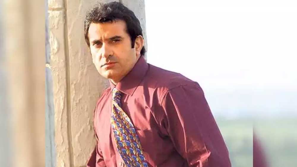 এ ছাড়াও বড় পর্দার সঙ্গেই ছোট পর্দাতেও চুটিয়ে কাজ করেন পরমীত। ‘দস্তান’, ‘কুরুক্ষেত্র’, ‘পাহারাদার’, ‘সুজাতা’-র মতো বিখ্যাত ধারাবাহিকের চেনা মুখ হয়ে উঠেছিলেন অভিনেতা।