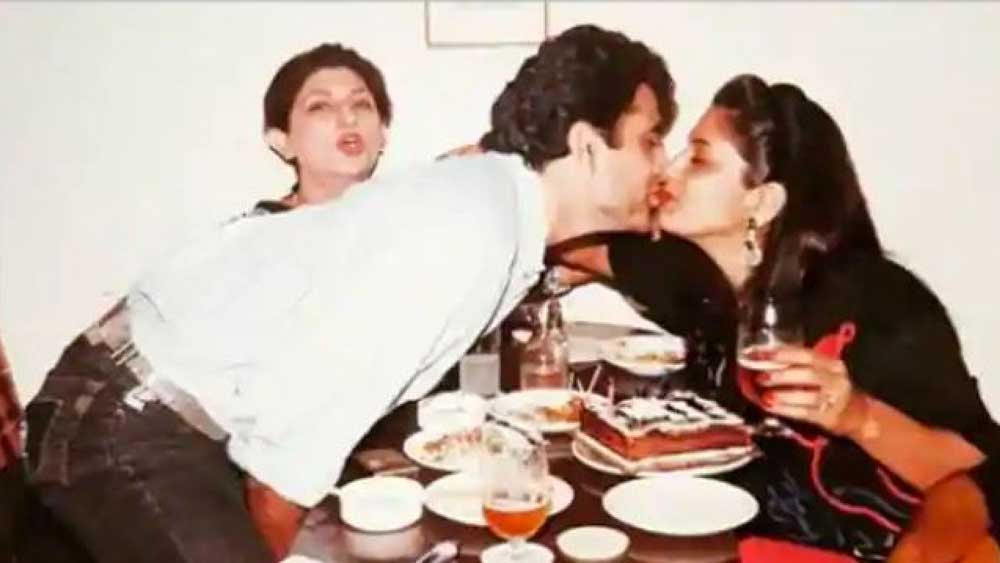 ধীরে ধীরে কথা শুরু হয় তাঁদের। এরপর ভাল লাগা ভালবাসায় পরিণত হতে বেশি সময় নেয়নি। প্রেমের প্রস্তাবে রাজি হলেও, বিয়েতে মত ছিল না অর্চনার। অগত্যা তাঁরা দু’জন লিভ ইন করতেন।