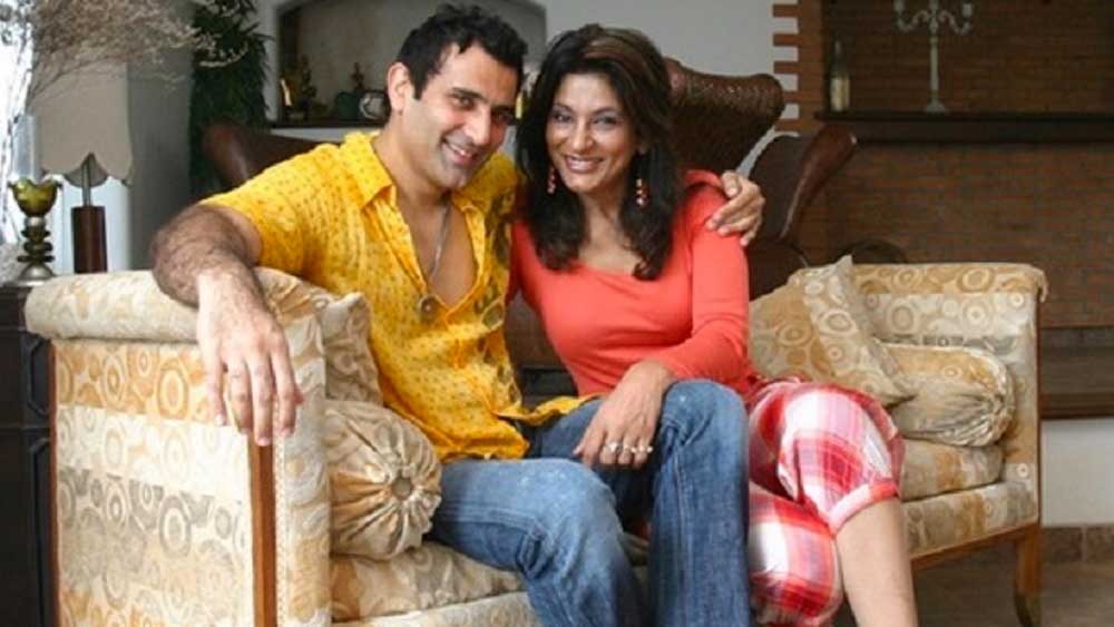 ১৯৯২ সালে ধারাবাহিকে বড় অফারটি পাওয়ার পরেই অর্চনাকে বিয়ের প্রস্তাব দিয়েছিলেন পরমীত। এ বার আর পরমীতকে ফেরাতে পারেননি অর্চনা।