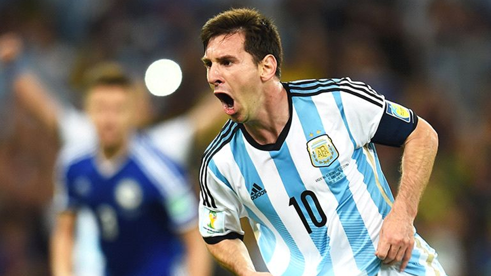 ২০১৪ এপ্রিল। এর থেকে সহজ, সরল অথচ আকর্ষণীয় চুলের স্টাইল মেসির জন্য আর হয় না।