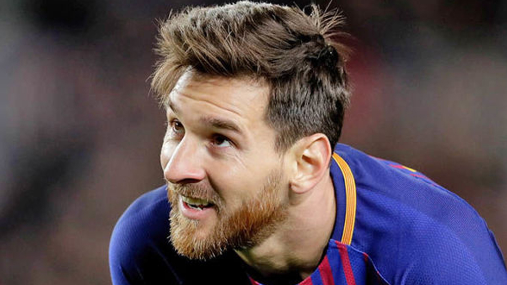 ২০১৭ সেপ্টেম্বর। চুল, দাড়ির রঙ আবার একই। তবে সামনের দিকের চুল অনেকটাই খাড়া।