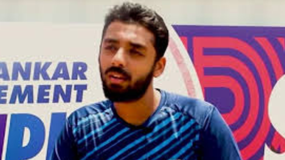 ২০১৮ সালে তিনি খেলেন তামিলনাড়ু প্রিমিয়ার লিগে। এর পর বিজয় হজারে ট্রফির লিস্ট এ ম্যাচে তাঁর অভিষেক হয় গুজরাতের বিরুদ্ধে। ২০১৮-১৯ মরসুমে বিজয় হজারে ট্রফিতে ৯ ম্যাচে ২২ উইকেট নেন তিনি।