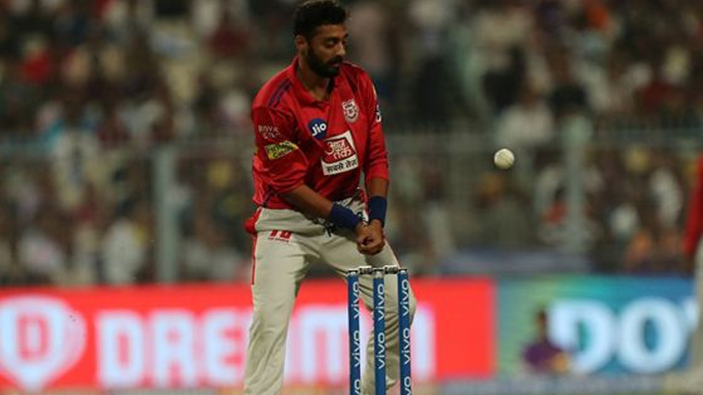 ২০১৯ আইপিএল মরসুমের জন্য কিংস ইলেভেন পঞ্জাব কিনে নেয় ৮.৪ কোটি টাকায়। কিন্তু তাঁর প্রথম আইপিএল অভিযান সুখকর ছিল না। জীবনের প্রথম আইপিএল ম্যাচের প্রথম ওভারে তিনি ২৫ রান দিয়েছিলেন। যা এখনও অবধি আইপিএল ইতিহাসে সর্বোচ্চ।