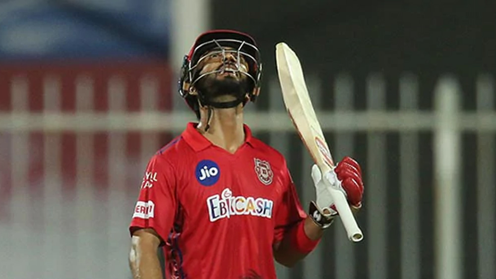 সে বার ওই একটি ম্যাচেই খেলেছিলেন তিনি। মোট ৩৫ রান দিয়ে ১ উইকেট পেয়েছিলেন।