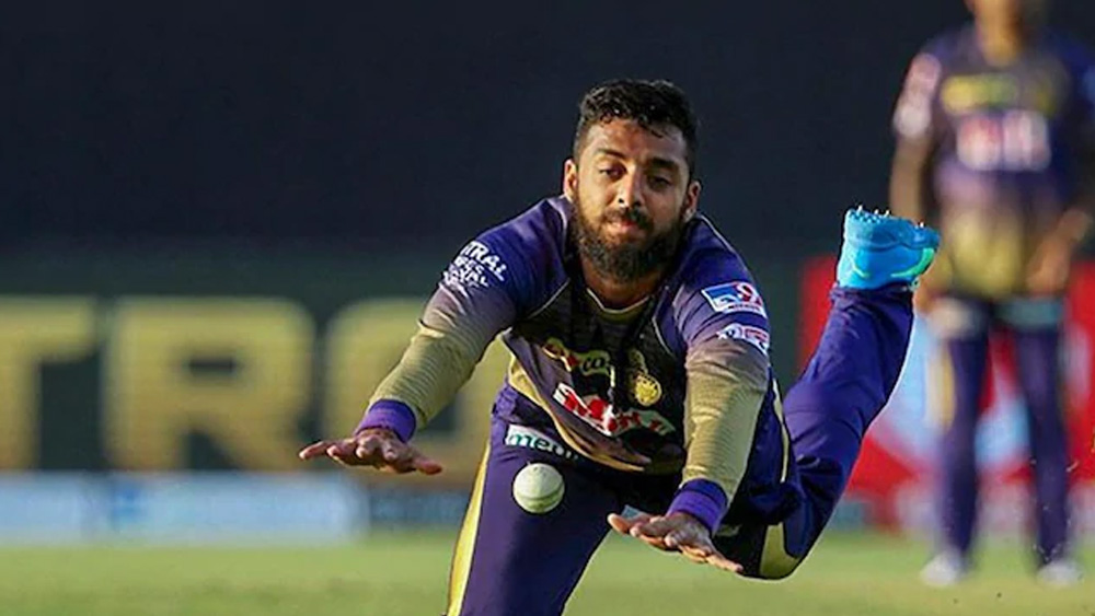 চলতি বছর বরুণ আইপিএল-এ খেলেন কলকাতা নাইট রাইডার্সের হয়ে। ১৩টি ম্যাচে ৩৫৬ রানের বিনিময়ে মোট ১৭টি উইকেট পান। সেরা বোলিং ২০ রানে ৫ উইকেট।