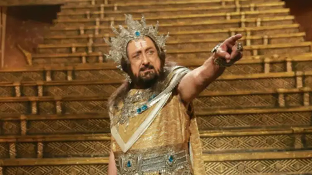 তাঁর ফিল্মোগ্রাফিতে উল্লেখযোগ্য হল ‘দেশ পরদেশ’, ‘সুহাগ’ এবং ‘সম্রাট অ্যান্ড কোং’। বেশ কয়েক বছরের ব্যবধানে কয়েকটি মাত্র ছবিতে তিনি অভিনয় করেছেন। বড় পর্দার তুলনায় তিনি অনেক বেশি উজ্জ্বল টেলিভিশনে।