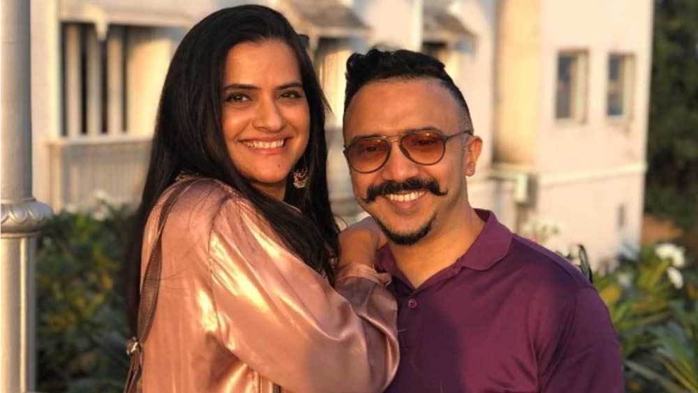 বিনোদন দুনিয়ায় পা রাখার আগেই সোনার সঙ্গে পরিচয় হয় সুরকার এবং সঙ্গীত পরিচালক রাম সম্পতের। তাঁদের আলাপ করিয়ে দিয়েছিলেন পরিচালক রাম মাধবানি। ৩ বছর প্রেমপর্বের পরে বিয়ে করেন রাম এবং সোনা।