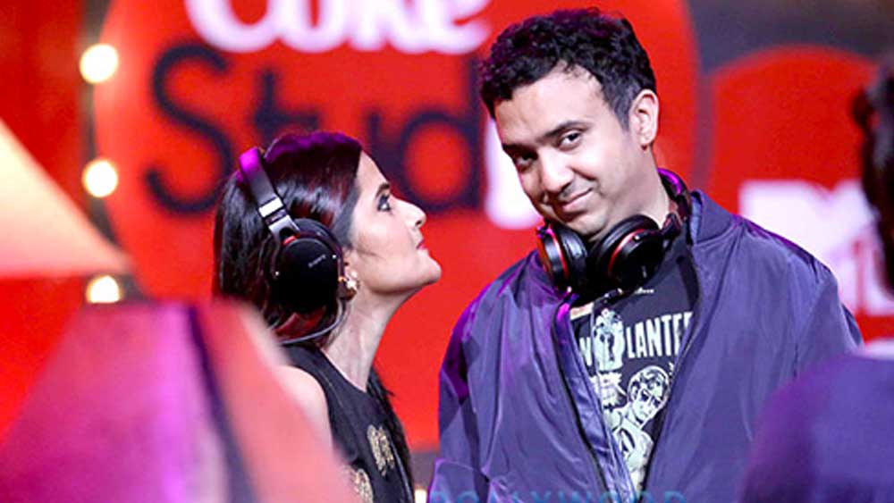 এই দম্পতি একসঙ্গে অনেক গান করেছেন। নিজস্ব মিউজিক প্রোডাকশন হাউসের অংশীদার তাঁরা। একটি স্টুডিয়োও চালান তাঁরা।