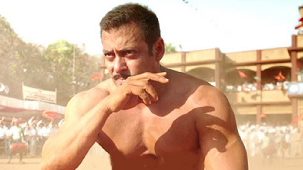 জনপ্রিয়তা ও খ্যাতির পাশাপাশি বিতর্কও হাত ধরে এসেছে সোনার জীবনে। সেরকমই এক বিতর্কের কেন্দ্রে ছিল সলমনের একটি মন্তব্য। ২০১৬ সালে সলমন বলেছিলেন যে 'সুলতান' ছবির শ্যুটিঙে এত পরিশ্রম হয়েছে যে তাঁর নিজেকে একজন ধর্ষিতার মতো বিধ্বস্ত মনে হচ্ছে।