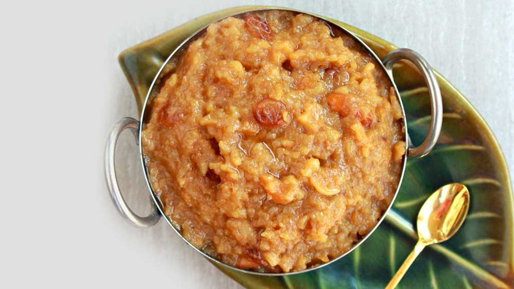 তাঁর দৈনন্দিন আহারের বড় অংশ জুড়ে ছিল মিষ্টান্ন। খাবারের শেষপাতে খাকত শুকনো বাসমতি চালের তৈরি মিষ্টি পদ। প্রতি দিন নাকি ৫ সের ওজনের মিষ্টি খেতেন তিনি।  (প্রতীকী চিত্র)