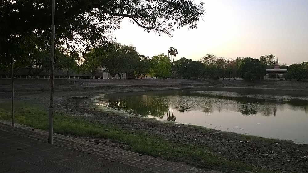 তাঁর প্রাথমিক পড়াশোনা আরা-র স্থানীয় স্কুলেই। দ্বাদশ শ্রেণি উত্তীর্ণ হওয়ার পরে আরায় উচ্চশিক্ষার সুযোগ ছিল না।  (প্রতীকী ছবি)