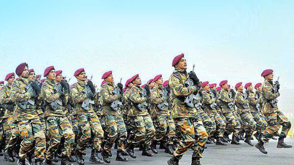 ২০১২ সালে পূর্ণ হয় তাঁর স্বপ্ন। জওয়ান হিসেবে তিনি যোগ দেন ভারতীয় সেনায়। ৫ বছর কর্মরত ছিলেন জওয়ান হিসেবে।
(ছবি: সোশ্যাল মিডিয়া)