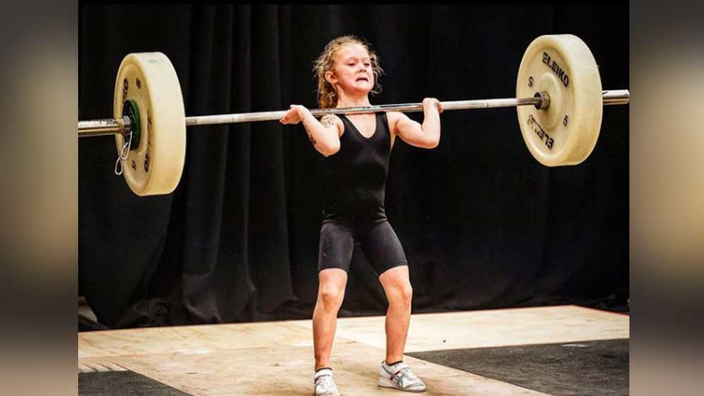 আমেরিকার যুব জাতীয় প্রতিযোগিতায় সে-ই কনিষ্ঠতম চ্যাম্পিয়ন।