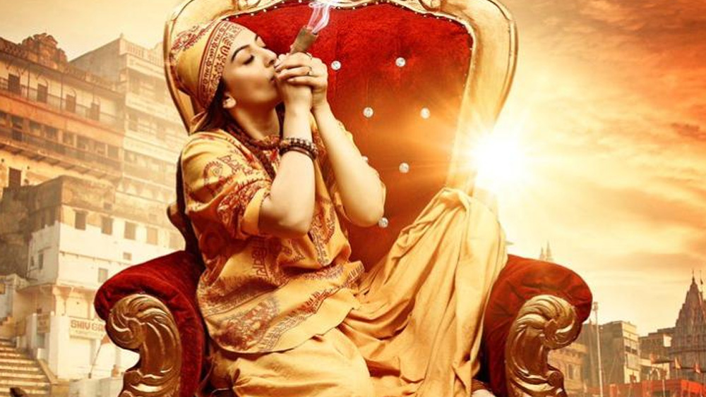 সম্প্রতি তাঁর আগামী তামিল ছবি ‘মহা’-র পোস্টার প্রকাশিত হয়েছে। সেখানে তাঁকে দেখা যাচ্ছে সন্ন্যাসিনীর গেরুয়া পোশাক পরে ছিলিম টানতে। ফলে তাঁর বিরুদ্ধে ধর্মীয় ভাবাবেগে আঘাত করার অভিযোগ ওঠে।