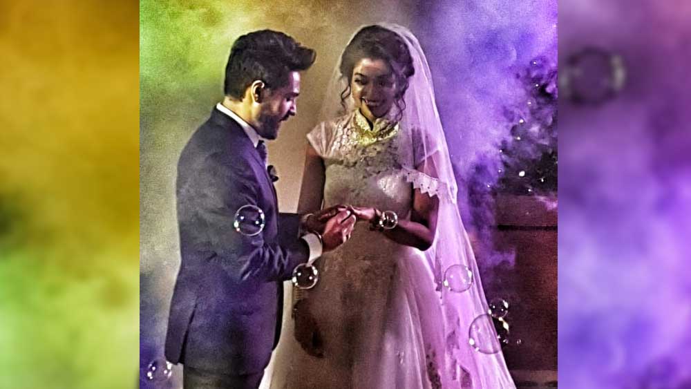 হিমেল রাতে একে অন্যের অনামিকায় আংটি পরিয়ে দিলেন গৌরব-দেবলীনা।