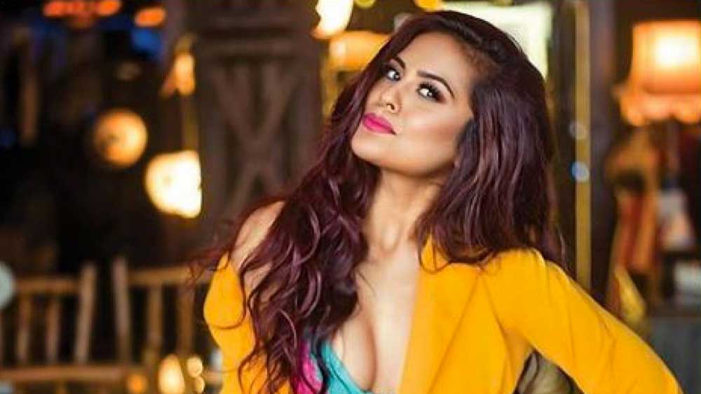 অভিনয়ে সে ভাবে সুযোগ না পেলেও সানা নিয়মিত মডেলিং করেন। ফ্যাশন দুনিয়ায় তিনি পরিচিত মুখ। ফিটনেস নিয়ে খুবই সচেতন সানা মাঝে মাঝেই নাকি ডায়েট ভুলে খেয়ে ফেলেন চকোলেট।