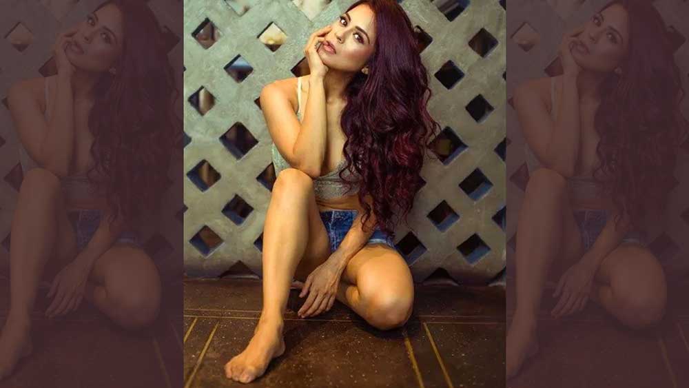 শৈশবে সুপারহিট শুরুর পরেও তিনি সে ভাবে আসতে পারেননি জনপ্রিয় নায়িকার তালিকায়। তা নিয়ে আক্ষেপ নেই সানা-র। তবে বিশ্বাস করেন, যে জায়গায় পৌঁছতে পেরেছেন তার পিছনে ‘কুছ কুছ হোতা হ্যায়’-এর অবদান অনেকটাই।