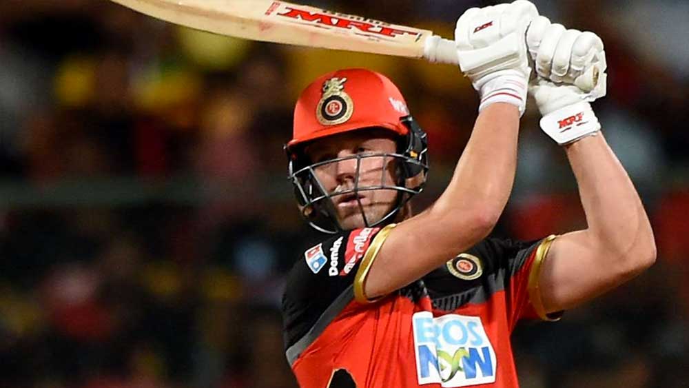 আইপিএল-ধনী ক্রিকেটারদের তালিকায় ষষ্ঠ স্থান এবি ডি ভিলিয়ার্সের। দক্ষিণ আফ্রিকার এই ব্যাটসম্যান আইপিএল-এর সফলতম ক্রিকেটারদের মধ্যে অন্যতম। প্রতিযোগিতায় তিনি খেলেছেন দিল্লি ডেয়ারডেভিলস এবং রয়্যাল চ্যালেঞ্জার্স বেঙ্গালুরুর হয়ে। আইপিএল থেকে তাঁর মোট উপার্জন ৯১ কোটি টাকা।