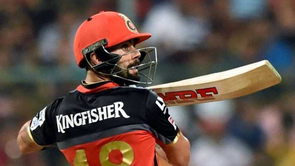 তালিকার তৃতীয় স্থানে বিরাট কোহালি। ভারত অধিনায়কের এই প্রতিযোগিতা থেকে উপার্জন ১২৬ কোটি টাকা। আইপিএল-এ তিনি খেলেছেন রয়্যাল চ্যালেঞ্জার্স বেঙ্গালুরুর হয়ে। ২০১৯ সালে সুরেশ রায়নার পরে দ্বিতীয় ক্রিকেটার হিসেবে আইপিএল-এ ৫ হাজার রান সম্পূর্ণ করেন কোহালি।