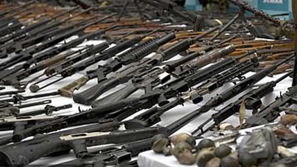 অনেক রকম ছদ্মবেশ ব্যবহার করেছিলেন তিনি। সঙ্গে ছিল নকল বন্দুক এবং পরিচয়। তিনি ধীরে ধীরে খুঁজে বার করলেন লস জেটাস কার্টেলের সদস্যদের। তাদের খোঁজে পাড়ি দিয়েছিলেন সীমান্ত পেরিয়ে আমেরিকার টেক্সাস শহরেও।