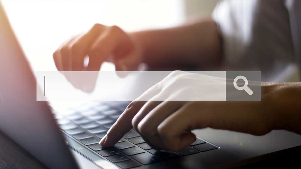 সেই দোকানে দিনের পর দিন গিয়ে অবশেষে এক দিন সামার দেখা পান মরিয়ম। তার পিছু নিয়ে চিনে ফেলেন বাড়িও। কিন্তু যত দিনে পুলিশে তার গ্রেফতারি পরোয়ানা তৈরি করল, তত দিনে সামা পগারপার।