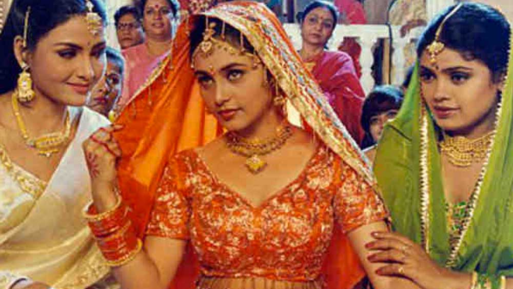 সমসাময়িক নায়িকাদের থেকে কিছুটা দেরিতেই ইন্ডাস্ট্রিতে এসেছিলেন রানি। বলিউডে কেরিয়ার শুরু করেছিলেন ‘রাজা কি আয়েগি বরাত’ ছবি দিয়ে। কিন্তু রানিকে কোনও দিন ‘বি গ্রেড ছবির নায়িকা’ হিসেবে দেখেননি আদিত্য।