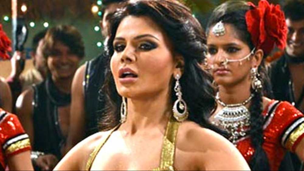 ১৯৯৭ সালে ‘অগ্নিচক্র’ ছবিতে প্রথম অভিনয় করে রাখী। নাম নিয়েছিসেন রুহি সবন্ত। এর পর বলিউডের বেশ কিছু ছবিতে ছোট ভূমিকায় অভিনয়ের পাশাপাশি আইটেম নম্বরের সঙ্গে নাচতে দেখা গিয়েছে তাঁকে।