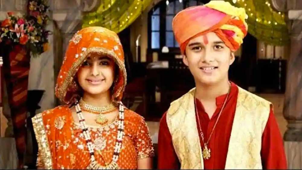 অন্যান্য ধারাবাহিককে টপকে ‘বালিকা বধূ’ ছিল দর্শকদের পছন্দের শীর্ষে। অভিনয়ের জোরে দর্শকদের হৃদমাঝারে জায়গা করে নেন ১১ বছরের আনন্দী।