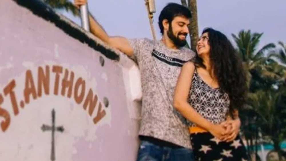 সফটওয়্যার ইঞ্জিনিয়ারের চাকরি ছেড়ে মিলিন্দ ব্যস্ত সমাজসেবায়। তাঁর নিজের একটি সমাজসেবী সংগঠন আছে। সেই সূত্রেই আলাপ অবিকার সঙ্গে। তবে বিনোদন দুনিয়ার সঙ্গেও সম্পূর্ণ অপরিচিত নন তিনি। অংশ নিয়েছেন ‘এমটিভি রোডিজ’-এ।