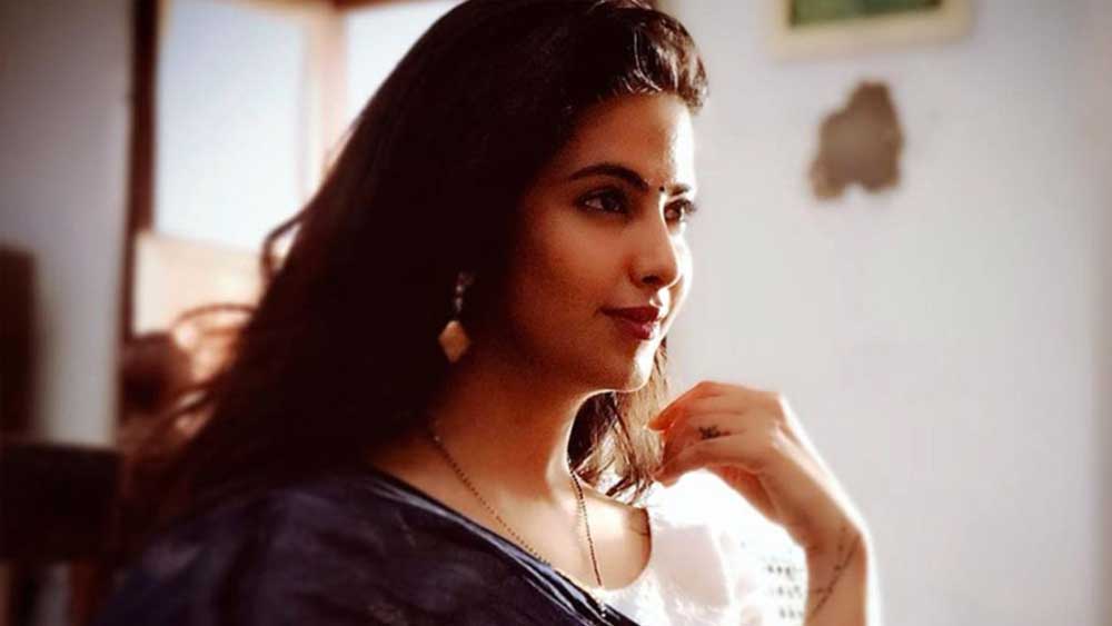 তাঁদের বিয়ের কয়েক মাস পরেই নিজের সম্পর্কের কথা জানিয়েছেন অবিকা। তবে আপাতত বিয়ের কোনও পরিকল্পনা নেই। অবিকা মন দিতে চান কেরিয়ারেই।