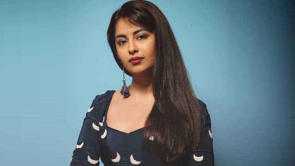 মিলিন্দের মতো অবিকাও যুক্ত সমাজসেবার সঙ্গে। অবিকার পশুপ্রেমের কথা জানেন তাঁর ঘনিষ্ঠজনেরা। তাঁর আদরের পোষ্য কুকুরের নাম শিরু। বাল্যবিবাহের বিরুদ্ধে সচেতনতা সংক্রান্ত কর্মসূচিতেও অংশ নিয়েছেন পর্দার ‘বালিকা বধূ’।