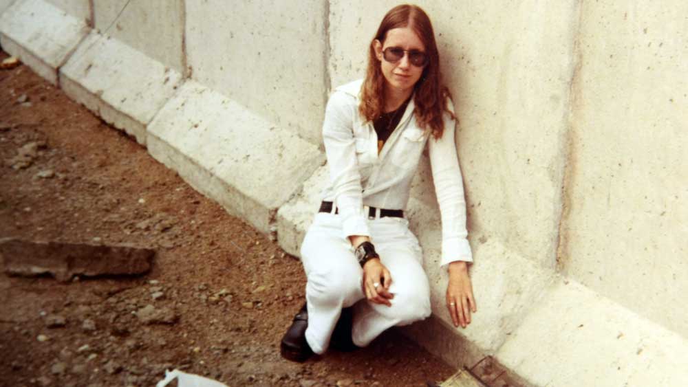 ১৯৮৯ সালে বার্লিনের প্রাচীরকে যখন ভেঙে গুঁড়িয়ে দেওয়া হল, শোকে মুহ্যমান হয়ে পড়েছিলেন এইজা রিট্টা। পূর্ব ও পশ্চিম জার্মানির এক হয়ে যাওয়ার আনন্দে গা ভাসাতে পারেননি তিনি। কারণ বার্লিনের প্রাচীর ছিল তাঁর স্বামী!