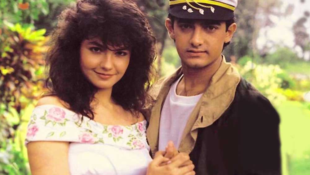 রিনা দত্তের সঙ্গে তাঁর বিয়ে হয়েছিল ১৯৮৬ সালে। এত দিনের সম্পর্কে ছেদ হল কেন, সেই নিয়ে মুখ খোলেননি রিনা বা আমির। কিন্তু কানাঘুষো শোনা গিয়েছিল, মহেশ ভট্টর বড় মেয়ে পূজা ভট্টর সঙ্গে তাঁর প্রেমের সম্পর্ক তৈরি হওয়ায় রিনা-আমিরের মধ্যে সমস্যা শুরু হয়।