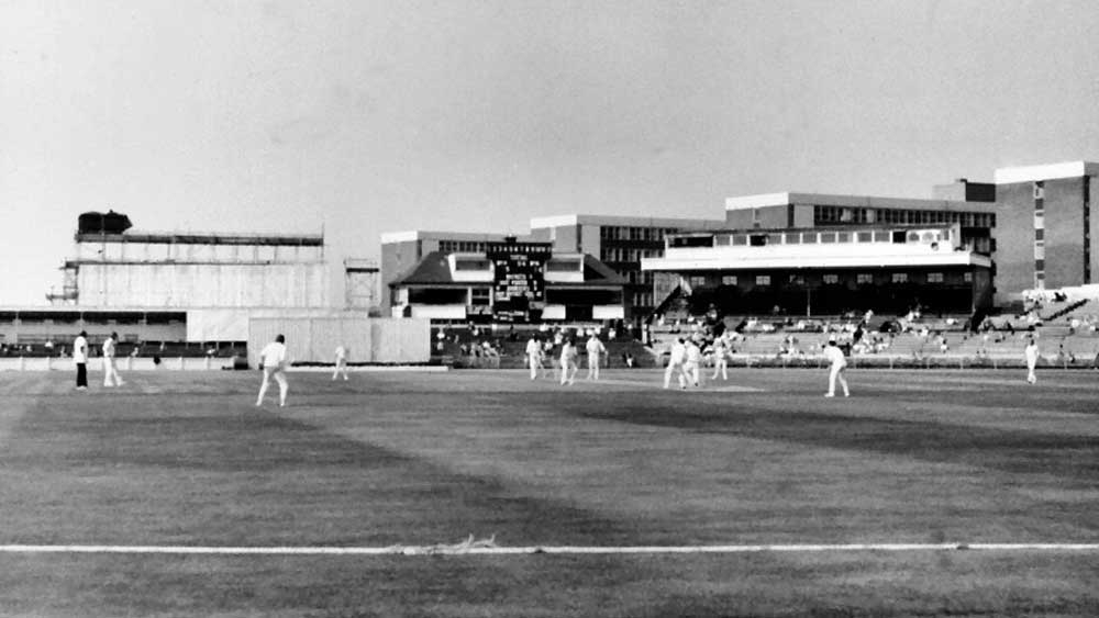 ১৯৫২ সালের ১৭ জুলাই ম্যাঞ্চেস্টারে ইংল্যান্ডের বিরুদ্ধে ৫৮ রানে থেমেছিল ভারত। যা এখন তালিকায় চতুর্থ।