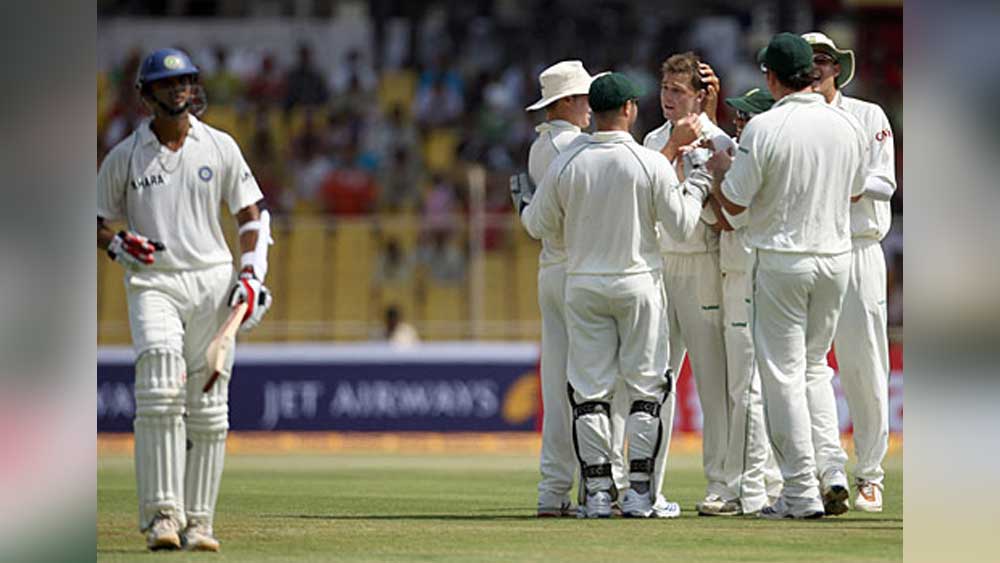 ২০০৮ সালের ৩ এপ্রিল আমদাবাদে দক্ষিণ আফ্রিকার বিরুদ্ধে ৭৬ রানে ভেঙে পড়ে ভারত। যা ঘরের মাঠে ভারতের দ্বিতীয় সর্বনিম্ন স্কোর।