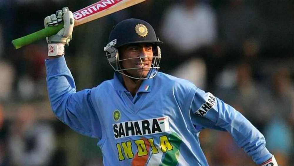 জাতীয় দলে কইফের অভিষেক হয় ২০০০ সালে। সে বছর মার্চে দক্ষিণ আফ্রিকার বিরুদ্ধে প্রথম টেস্ট খেলেন তিনি। ওয়ান ডে ম্যাচে খেলার জন্য অপেক্ষা করতে হয়েছিল ২ বছর। প্রথম ম্যাচে প্রতিপক্ষ ছিল ইংল্যান্ড।