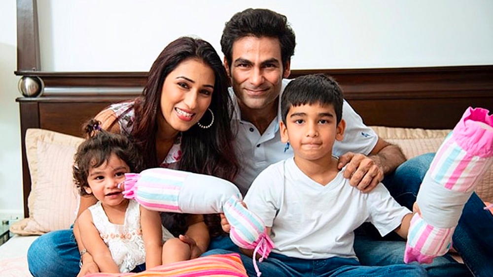 সোশ্যাল মিডিয়ায় খুবই সক্রিয় মহম্মদ কইফ। সেখানে সূর্যপ্রণাম এবং বড়দিন পালনে ছবি দিয়ে যথেষ্ট ট্রোলড হয়েছেন তিনি। কিন্তু ধর্মান্ধদের রক্তচক্ষুকে উপেক্ষা করে নিজের অবস্থানে অবিচল ছিলেন কইফ। এ রকম ভাবেই তিনি নিজের সিদ্ধান্তে অটল ছিলেন সব বাধা পেরিয়ে ভিন ধর্মের প্রেমিকাকে বিয়ে করার সময়েও।