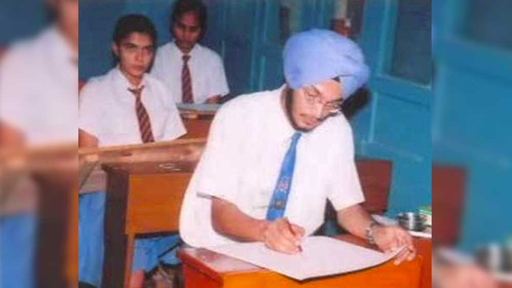 ছোটবেলা থেকে পড়াশোনার পাশাপাশি গানের প্রতিও আগ্রহ ছিল তাঁর। কীর্তনের প্রশিক্ষণও নিয়েছিলেন ইসমিত। তার পরেই ধীরে ধীরে গায়ক হওয়ার স্বপ্ন লালন করতে থাকেন তিনি।