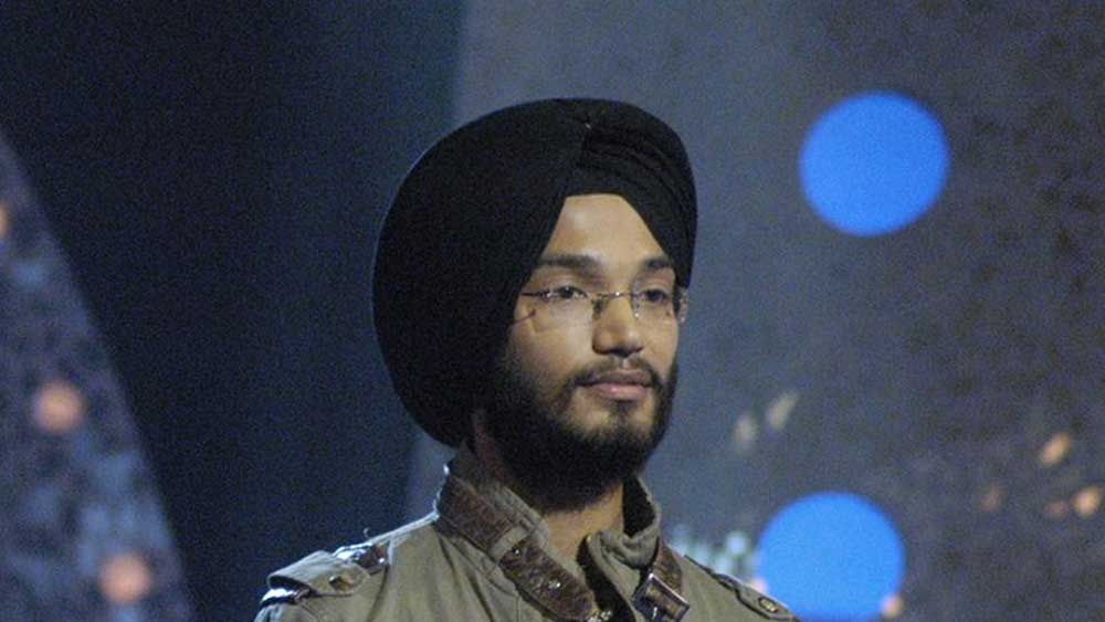 মুম্বইতে আসার পরেই স্বপ্ন পূরণের দিকে প্রথম পদক্ষেপ করেন তিনি। ২০০৭ সালে গানের রিয়্যালিটি শো ‘ভয়েস অফ ইন্ডিয়া’য় অংশগ্রহণ করেন তিনি। তখন ইসমিতের বয়স মাত্র ১৭ বছর। তিনিই ছিলেন সেখানকার কনিষ্ঠতম প্রতিযোগী।