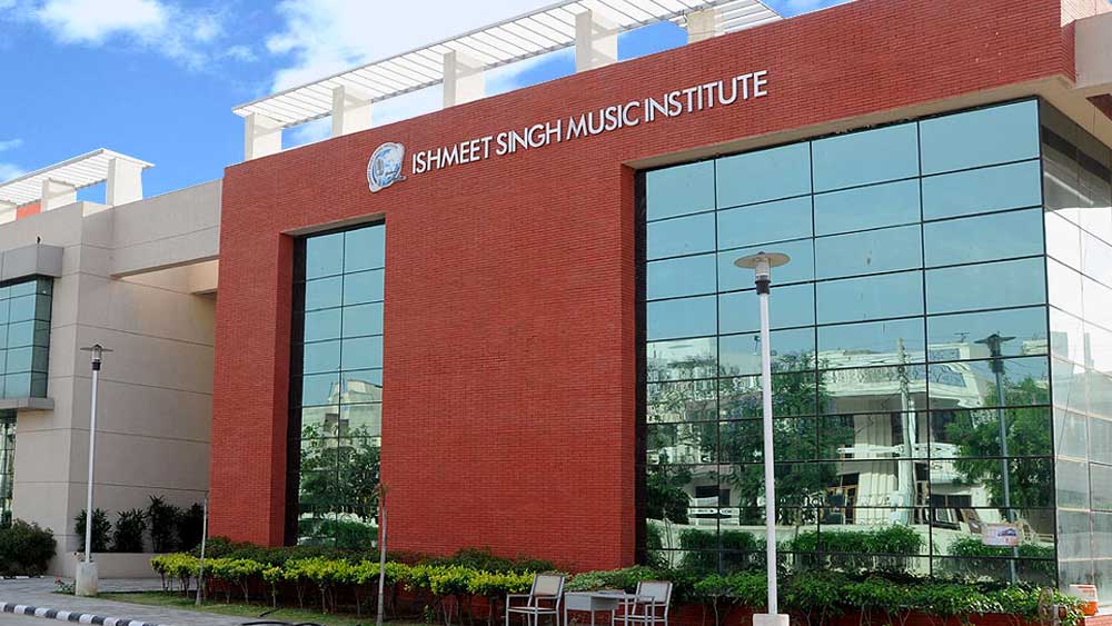 ইসমিতের মৃত্যুর পর তাঁর পরিবার ‘ইসমিত সিংহ মিউজিক ইনস্টিটিউট’ গড়ে তোলে। এই সংস্থার মাধ্যমে ইসমিতের স্মৃতিকে বাঁচিয়ে রাখার সঙ্গেই তাঁর মতো নতুন প্রতিভাদের এগিয়ে যাওয়ার অঙ্গীকার করেন তাঁরা।